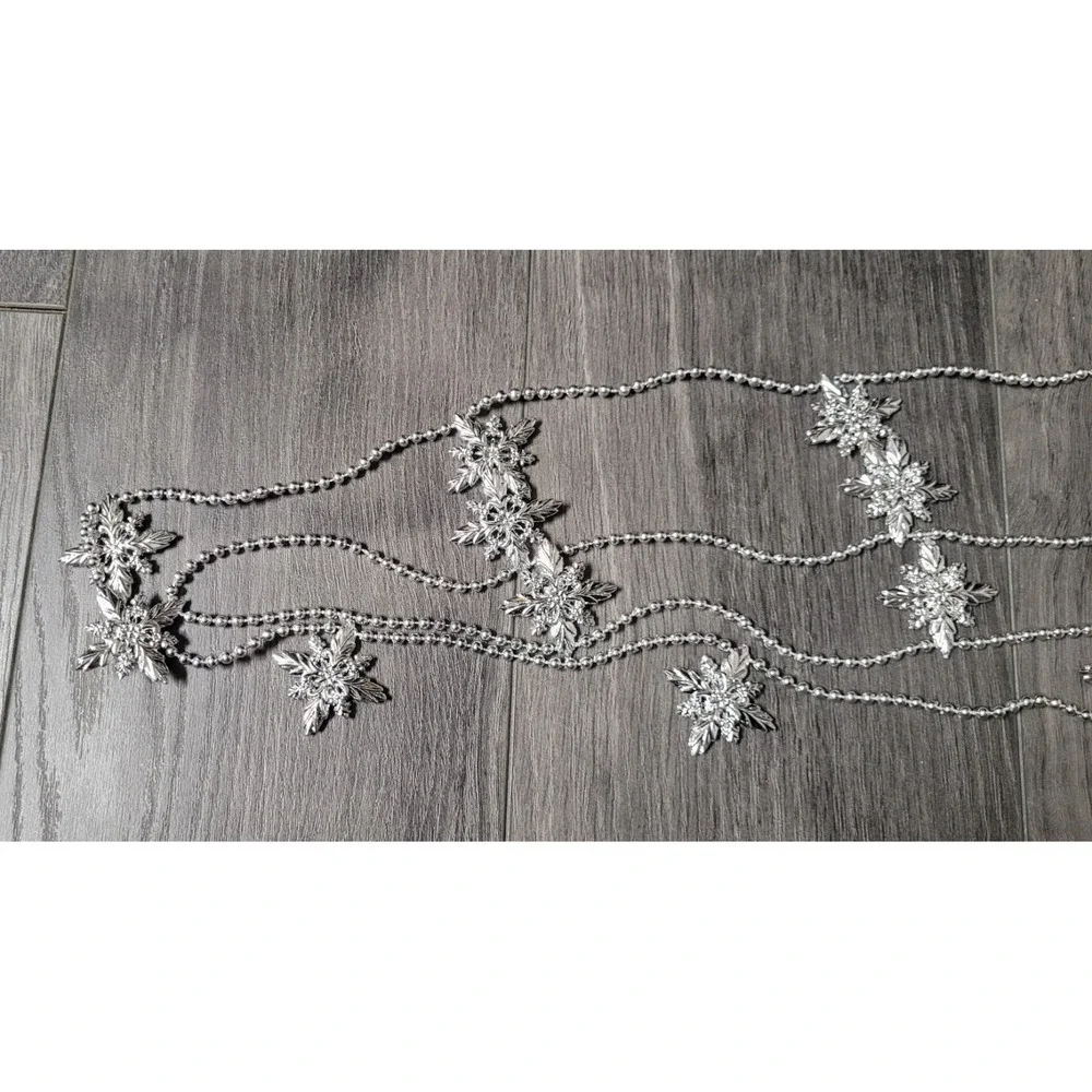 Unbranded Silver Plastic Bead & Snowflake Garland (100 inches - 1 strand)